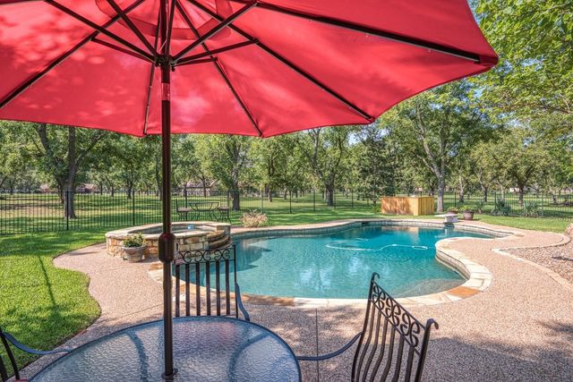 7405 Fox Fire Court, Granbury, TX 76049