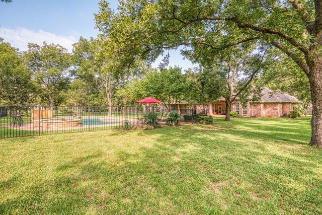 7405 Fox Fire Court, Granbury, TX 76049