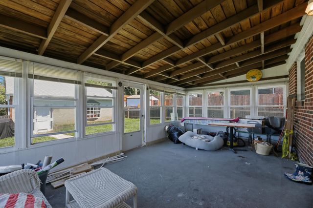504 LOUISE RD, Glenside, PA 19038