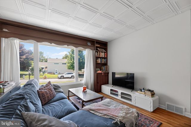 504 LOUISE RD, Glenside, PA 19038