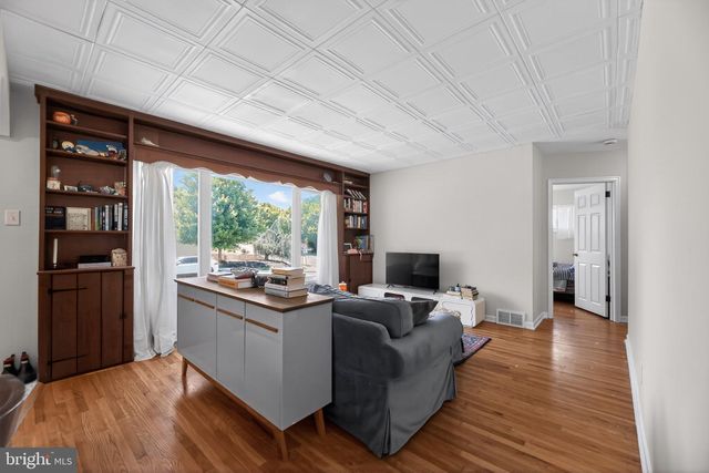 504 LOUISE RD, Glenside, PA 19038