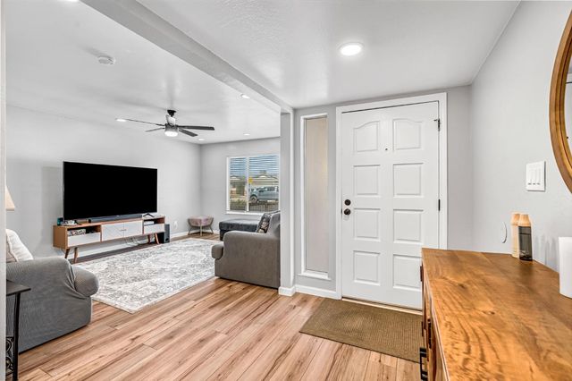 3267 W Rialto Avenue, Fresno, CA 93722