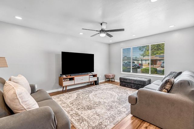 3267 W Rialto Avenue, Fresno, CA 93722