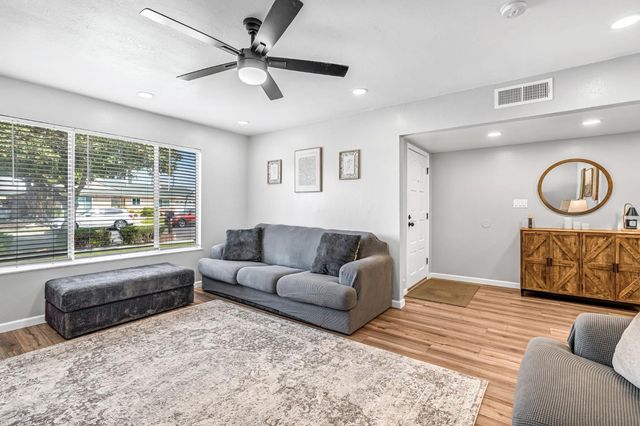 3267 W Rialto Avenue, Fresno, CA 93722