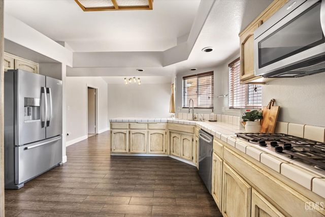 805 Arroyo Seco Drive, Bakersfield, CA 93314