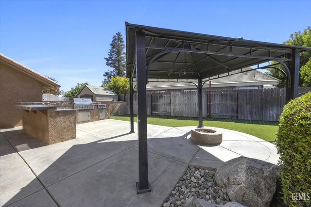 805 Arroyo Seco Drive, Bakersfield, CA 93314