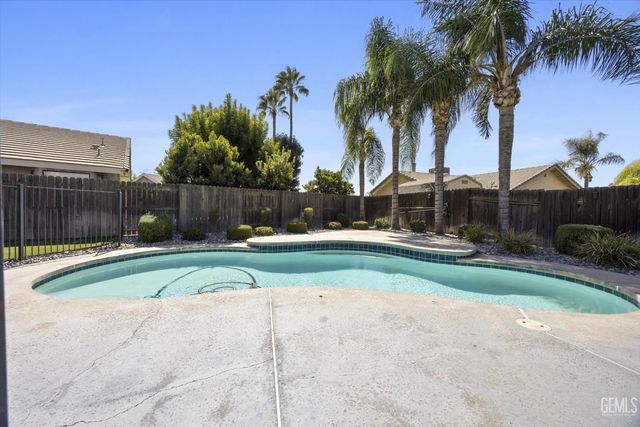 805 Arroyo Seco Drive, Bakersfield, CA 93314