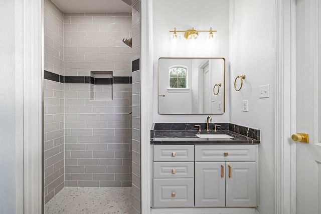 1701 Spyglass DR 2, Austin, TX 78746