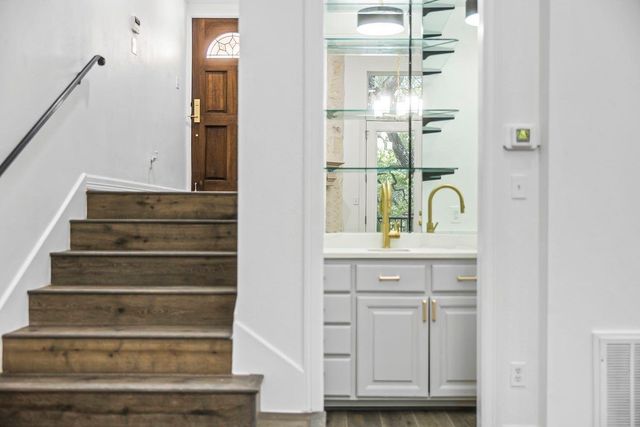 1701 Spyglass DR 2, Austin, TX 78746