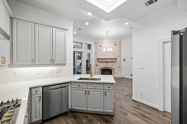 1701 Spyglass DR 2, Austin, TX 78746
