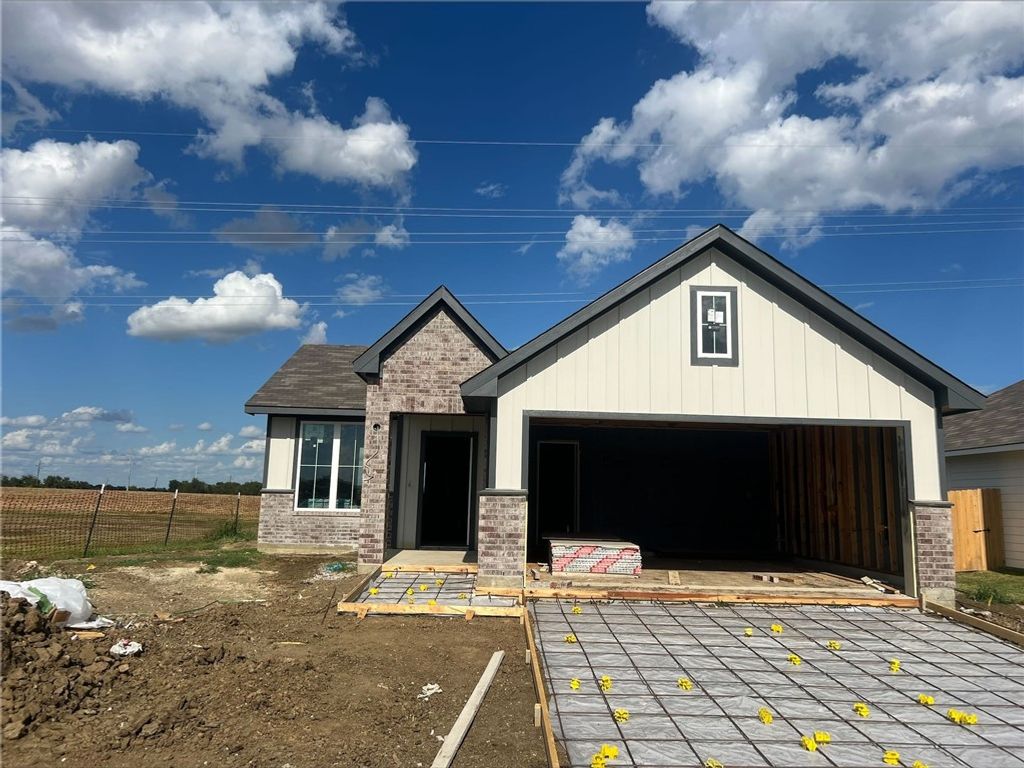 211 Whaley Street, Caldwell, TX 77836