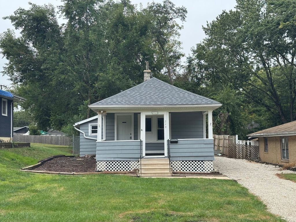 219 SW Circle Drive, Joliet, IL 60433 — photo 2