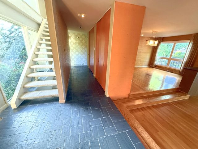 2049 Lakeside Drive, Lexington, KY 40502