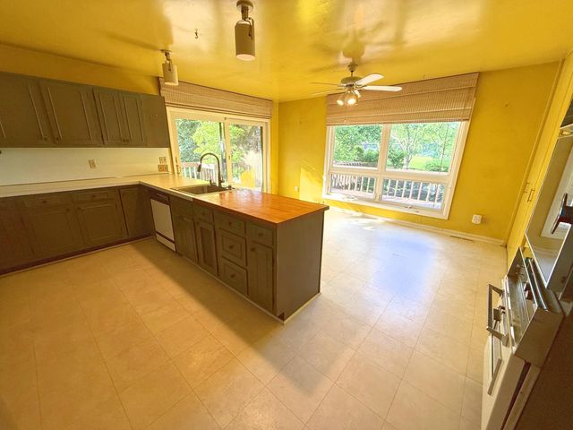 2049 Lakeside Drive, Lexington, KY 40502