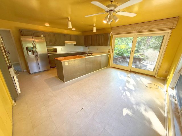 2049 Lakeside Drive, Lexington, KY 40502