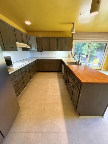 2049 Lakeside Drive, Lexington, KY 40502