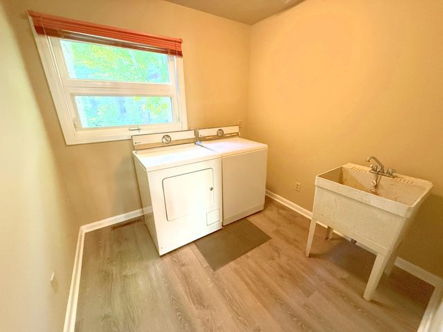 2049 Lakeside Drive, Lexington, KY 40502