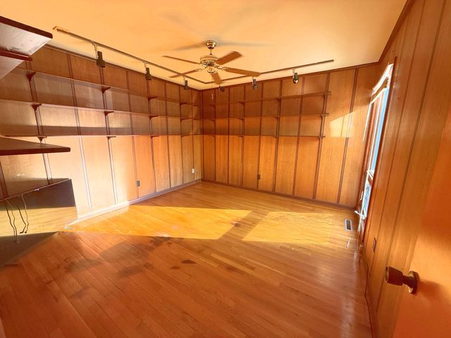 2049 Lakeside Drive, Lexington, KY 40502