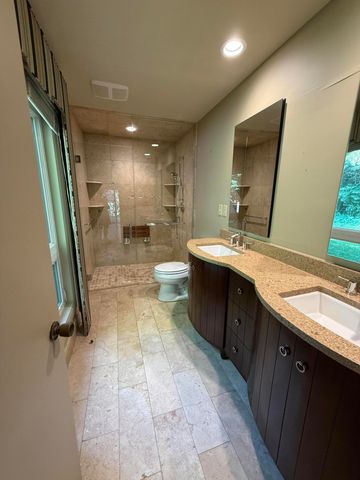 2049 Lakeside Drive, Lexington, KY 40502