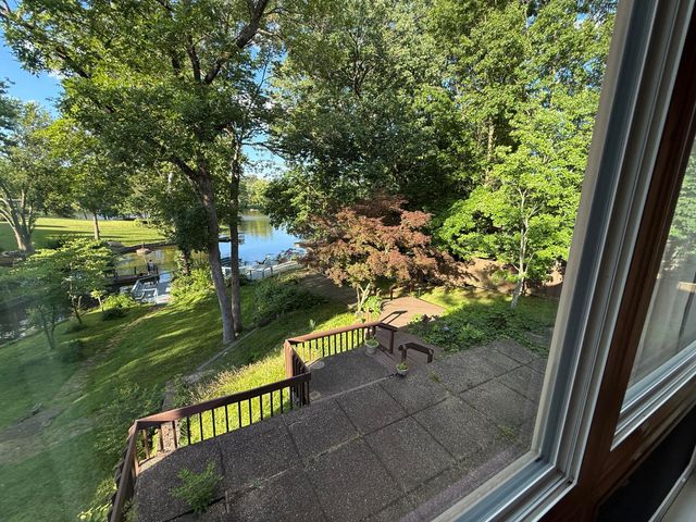 2049 Lakeside Drive, Lexington, KY 40502
