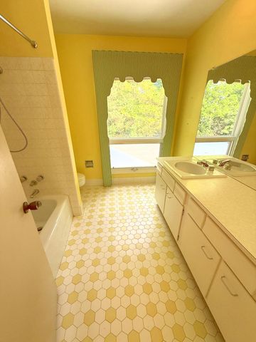 2049 Lakeside Drive, Lexington, KY 40502