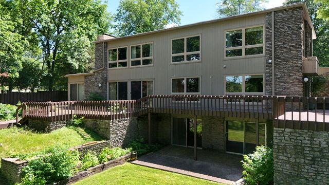2049 Lakeside Drive, Lexington, KY 40502