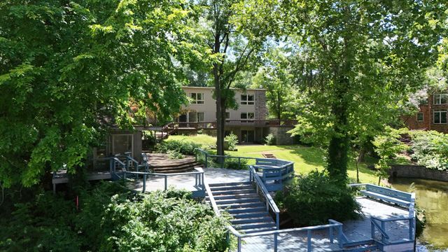 2049 Lakeside Drive, Lexington, KY 40502