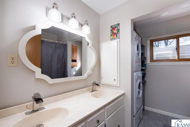 232 W Skyline Court, Mankato, MN 56001