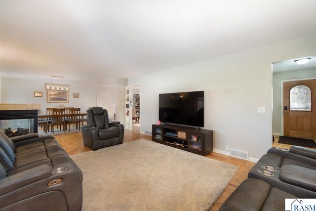 232 W Skyline Court, Mankato, MN 56001