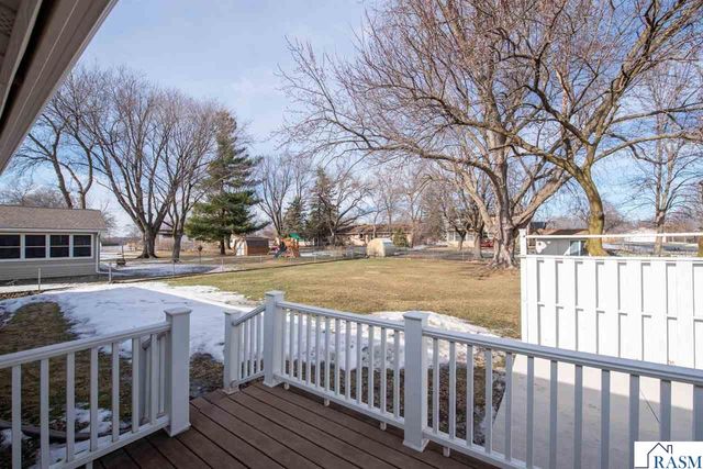 232 W Skyline Court, Mankato, MN 56001