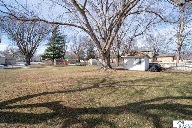 232 W Skyline Court, Mankato, MN 56001