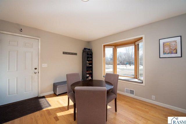 232 W Skyline Court, Mankato, MN 56001