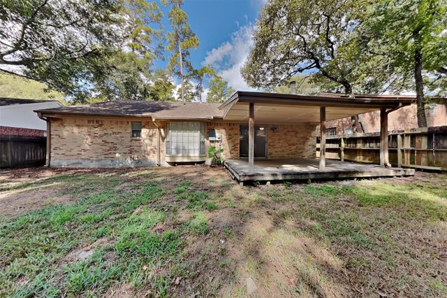 31 S White Pebble Court, Spring, TX 77380