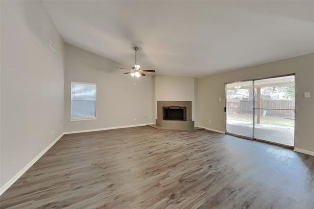 31 S White Pebble Court, Spring, TX 77380