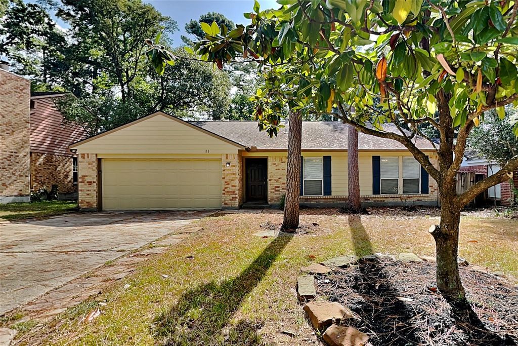 31 S White Pebble Court, Spring, TX 77380
