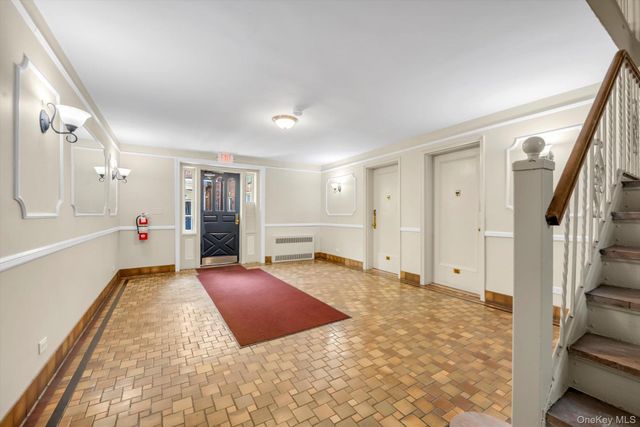 19 Schenck Avenue 1G, Great Neck, NY 11021