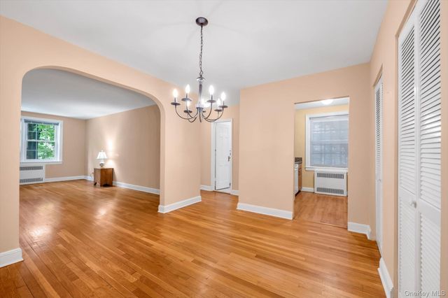19 Schenck Avenue 1G, Great Neck, NY 11021