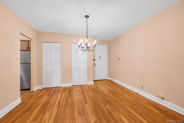 19 Schenck Avenue 1G, Great Neck, NY 11021