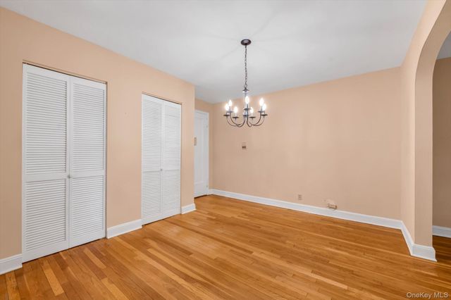 19 Schenck Avenue 1G, Great Neck, NY 11021