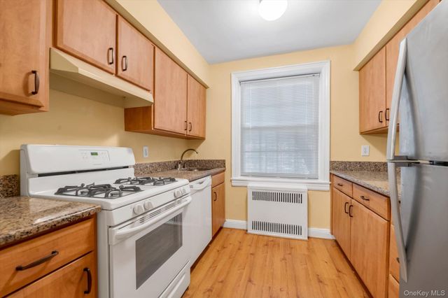 19 Schenck Avenue 1G, Great Neck, NY 11021