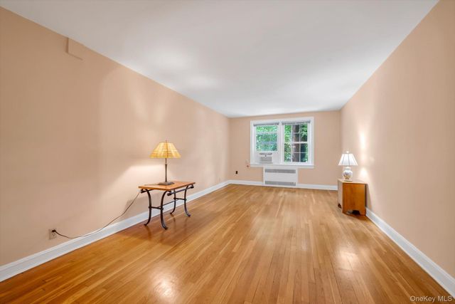 19 Schenck Avenue 1G, Great Neck, NY 11021