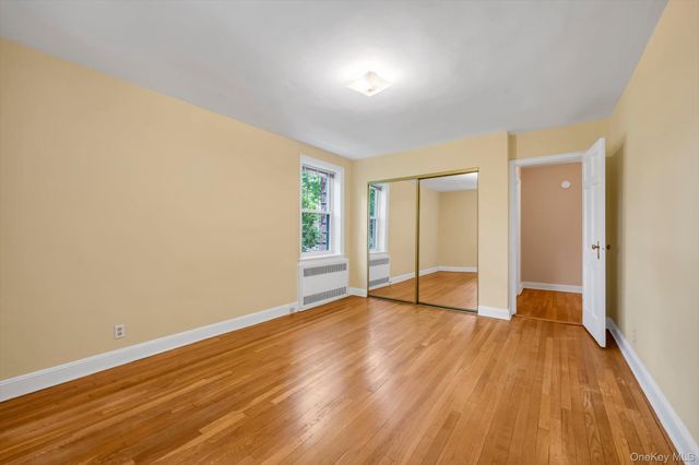 19 Schenck Avenue 1G, Great Neck, NY 11021