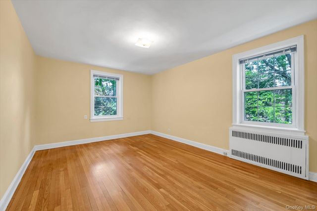 19 Schenck Avenue 1G, Great Neck, NY 11021