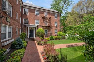 19 Schenck Avenue 1G, Great Neck, NY 11021