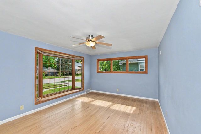 457 W 5th STREET, Oconomowoc, WI 53066