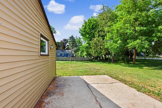 457 W 5th STREET, Oconomowoc, WI 53066
