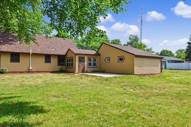 457 W 5th STREET, Oconomowoc, WI 53066