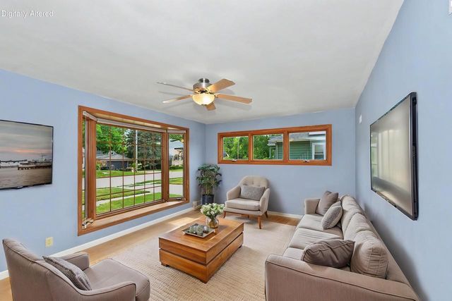 457 W 5th STREET, Oconomowoc, WI 53066