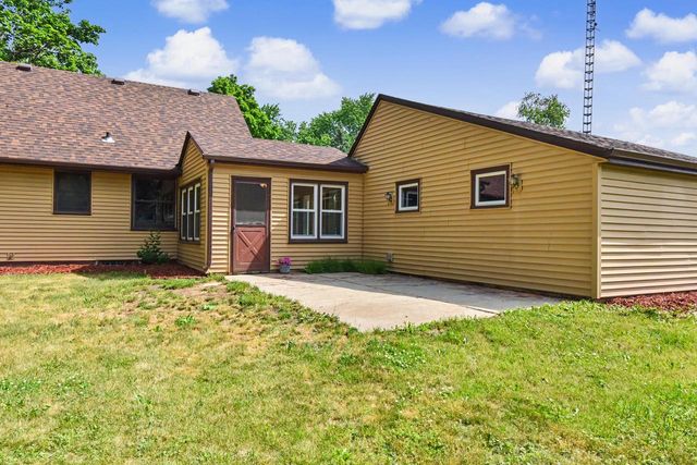 457 W 5th STREET, Oconomowoc, WI 53066