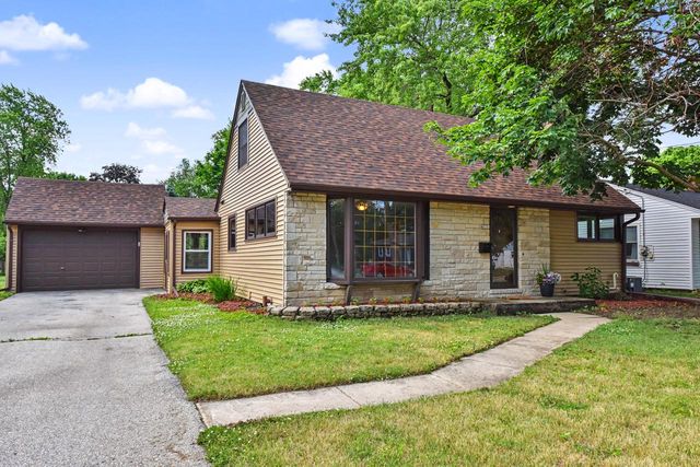 457 W 5th STREET, Oconomowoc, WI 53066